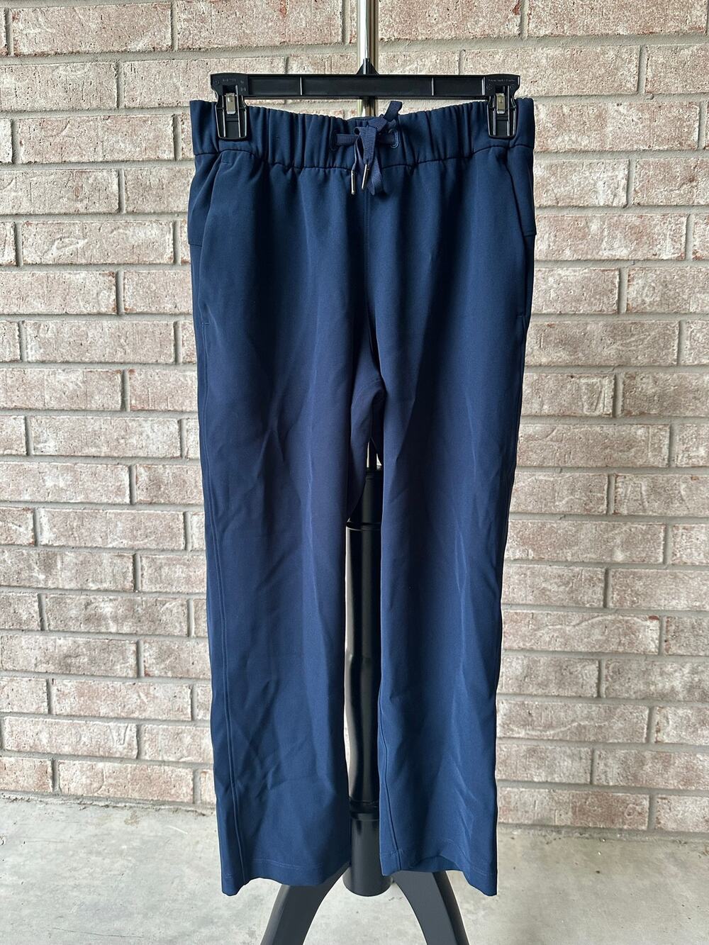 Lululemon On The Fly Crop Pants Navy Blue Sz 4 LIKE NEW